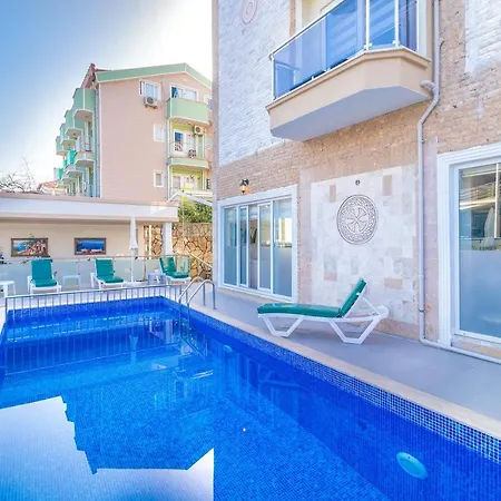 Near To Center And マルマリス