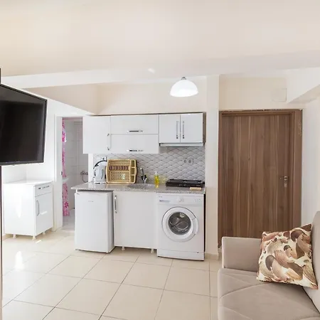 Near To Center And * 马尔马里斯